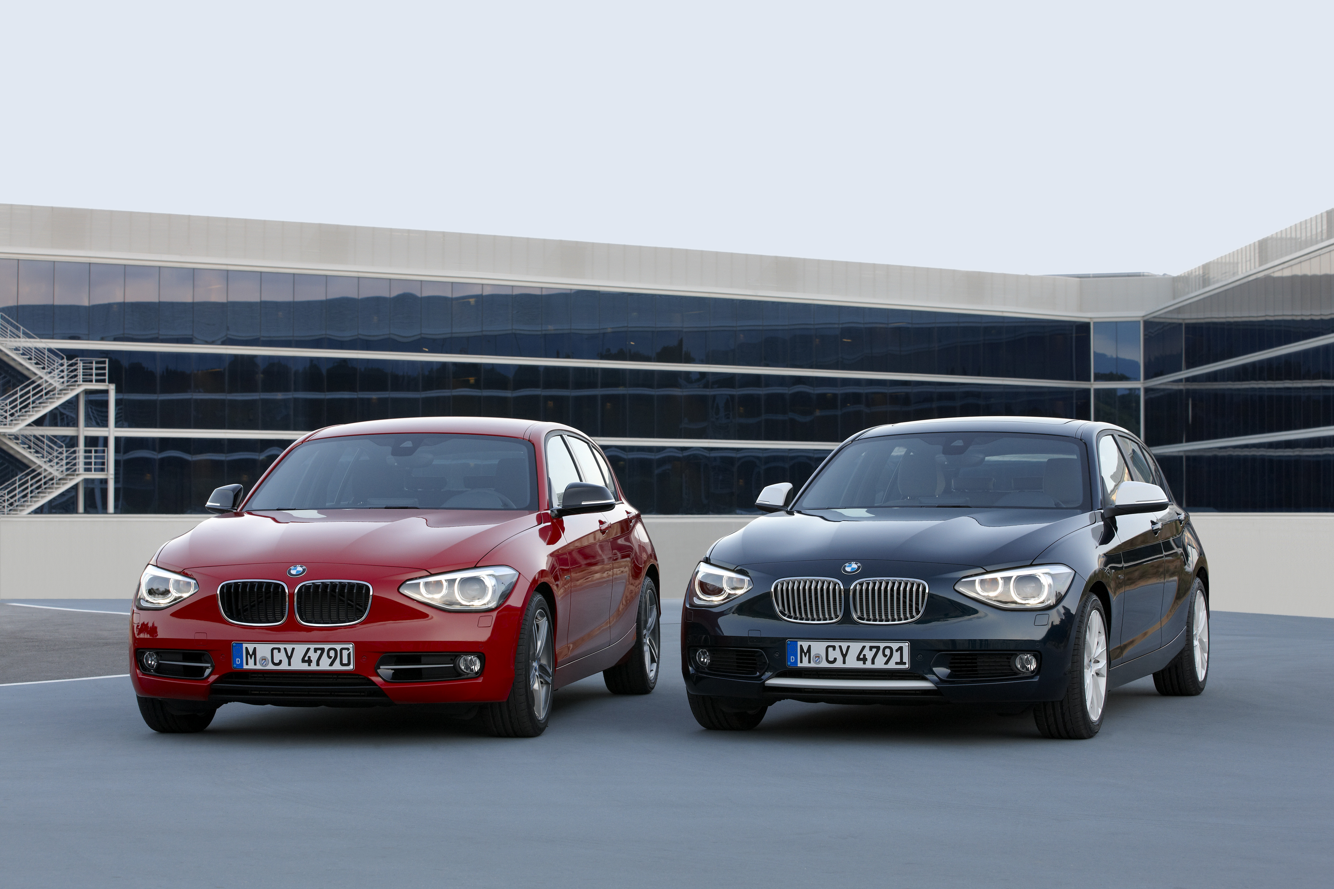 Автомобиль с двух частей. BMW 1 Series. BMW f20 Family. BMW 1 Series 2012. BMW 1 Series f40.